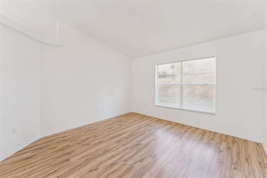 Activo con contrato: $334,900 (3 camas, 2 baños, 1614 Pies cuadrados)