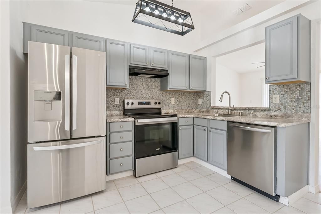 Activo con contrato: $334,900 (3 camas, 2 baños, 1614 Pies cuadrados)