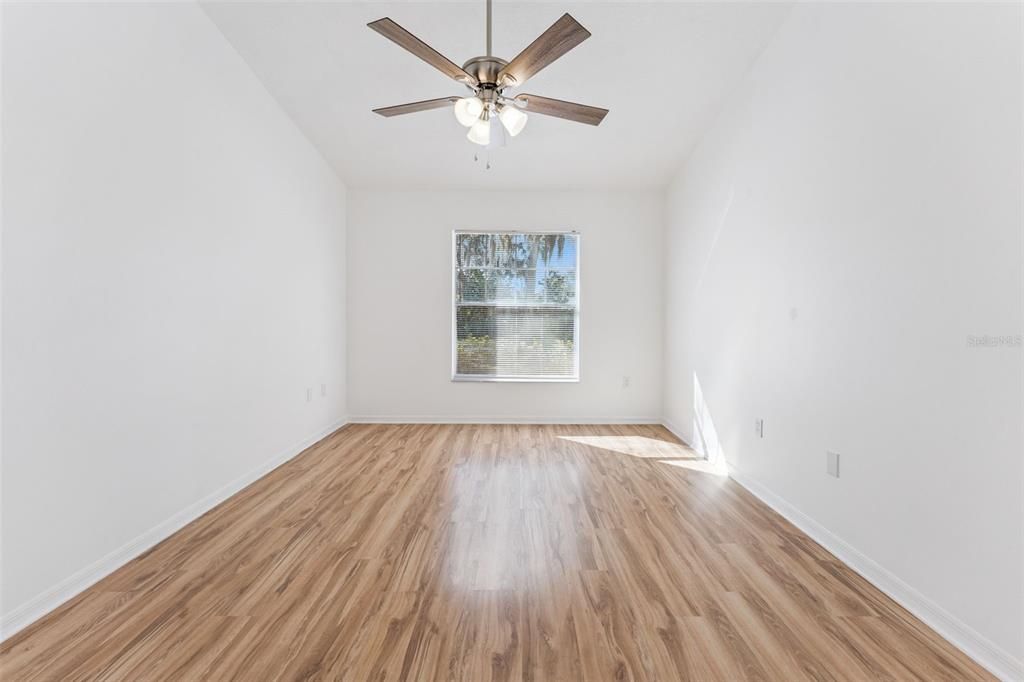 Activo con contrato: $334,900 (3 camas, 2 baños, 1614 Pies cuadrados)