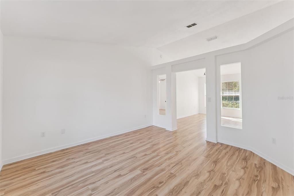 Activo con contrato: $334,900 (3 camas, 2 baños, 1614 Pies cuadrados)