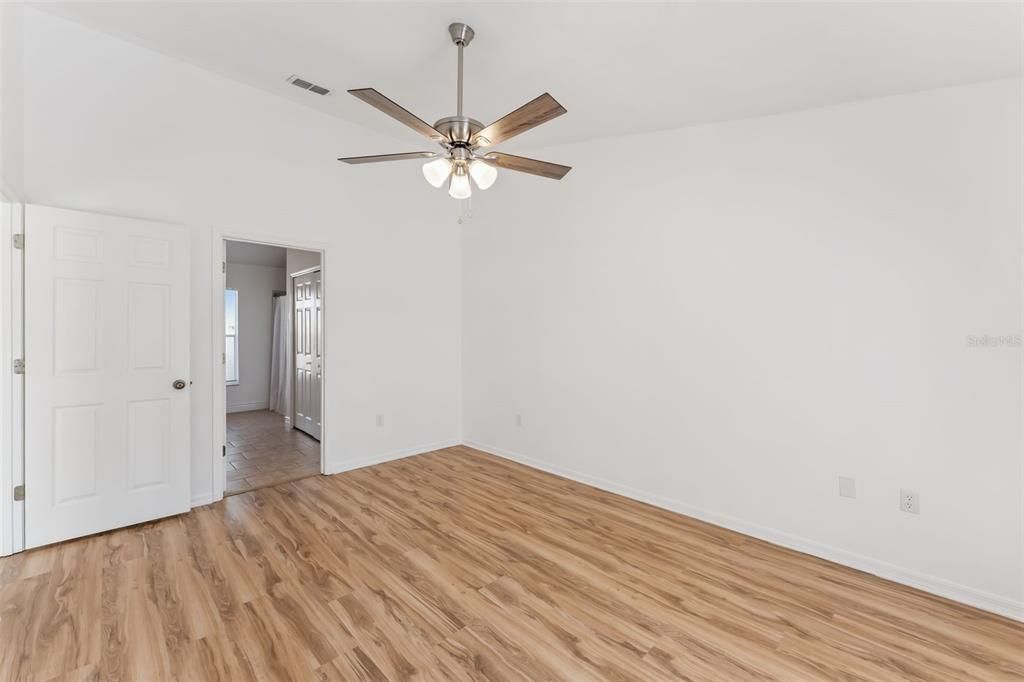 Activo con contrato: $334,900 (3 camas, 2 baños, 1614 Pies cuadrados)