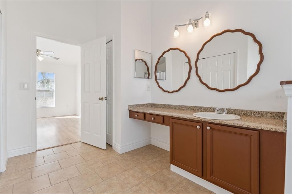 Activo con contrato: $334,900 (3 camas, 2 baños, 1614 Pies cuadrados)