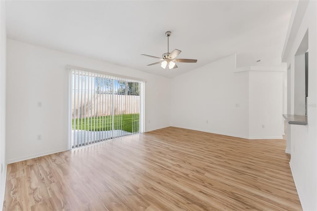 Activo con contrato: $334,900 (3 camas, 2 baños, 1614 Pies cuadrados)