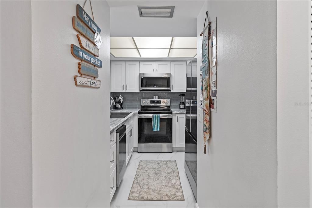 For Sale: $699,000 (2 beds, 2 baths, 1010 Square Feet)