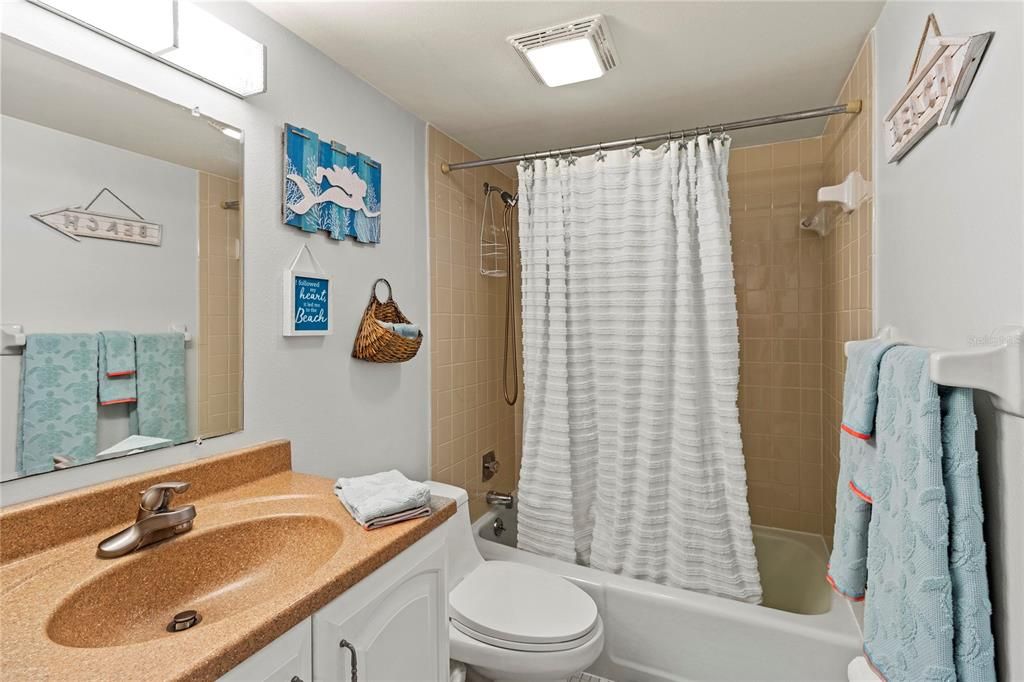 For Sale: $699,000 (2 beds, 2 baths, 1010 Square Feet)