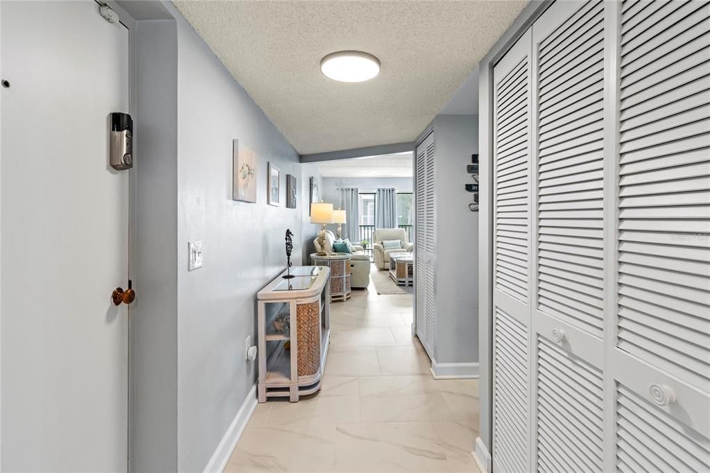 For Sale: $699,000 (2 beds, 2 baths, 1010 Square Feet)