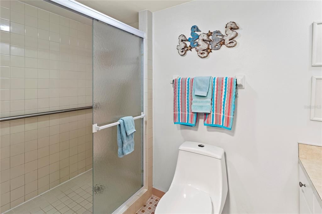 For Sale: $699,000 (2 beds, 2 baths, 1010 Square Feet)