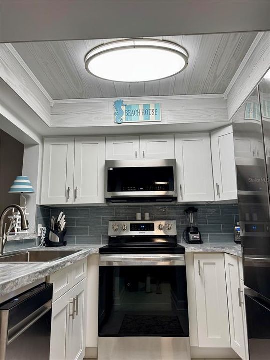 For Sale: $699,000 (2 beds, 2 baths, 1010 Square Feet)