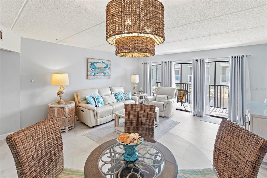 For Sale: $699,000 (2 beds, 2 baths, 1010 Square Feet)