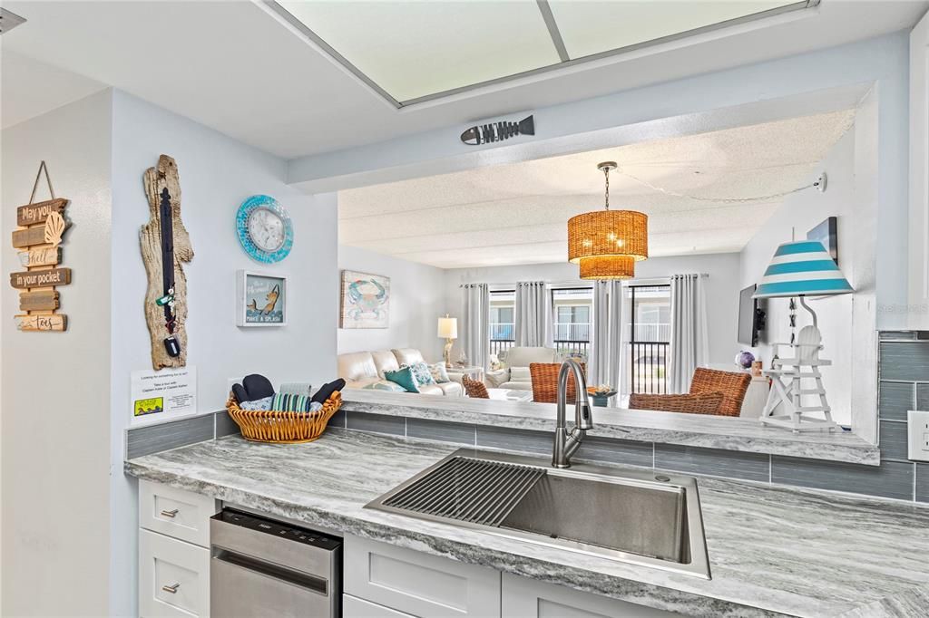 For Sale: $699,000 (2 beds, 2 baths, 1010 Square Feet)