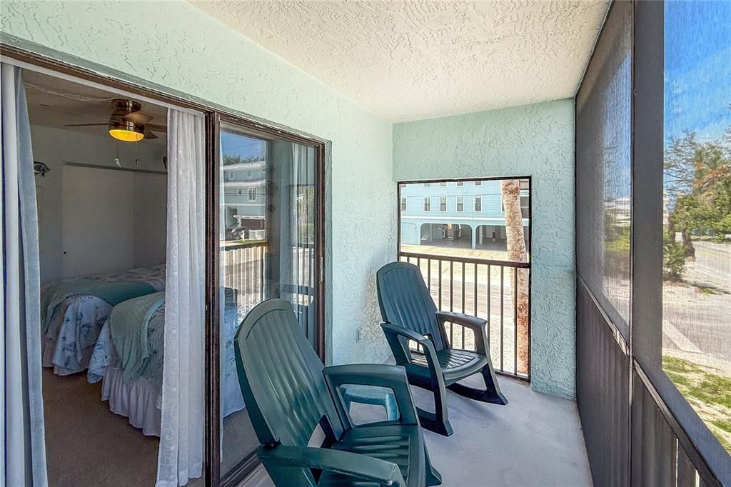 For Sale: $699,000 (2 beds, 2 baths, 1010 Square Feet)