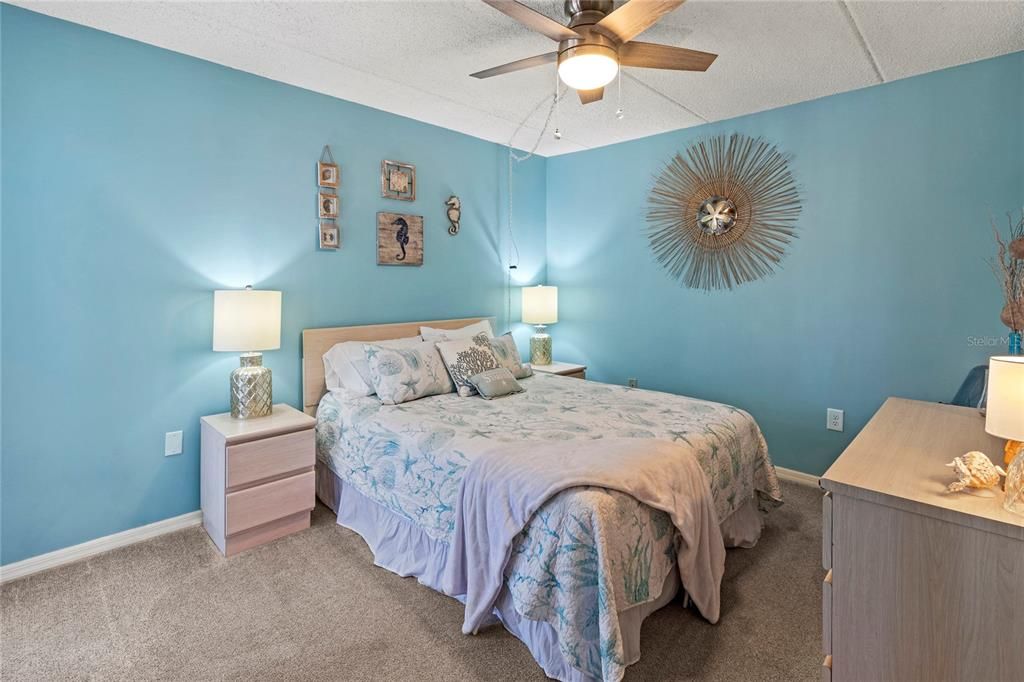 For Sale: $699,000 (2 beds, 2 baths, 1010 Square Feet)