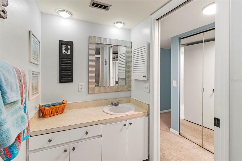 For Sale: $699,000 (2 beds, 2 baths, 1010 Square Feet)