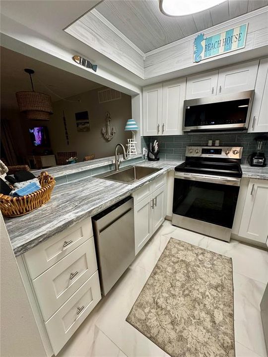 For Sale: $699,000 (2 beds, 2 baths, 1010 Square Feet)