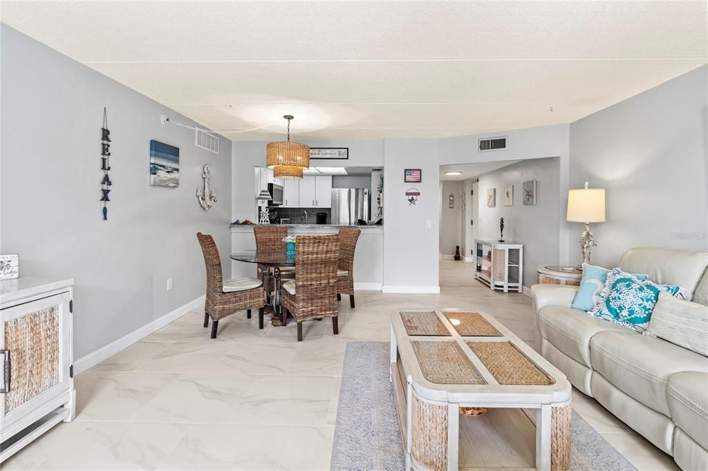 For Sale: $699,000 (2 beds, 2 baths, 1010 Square Feet)