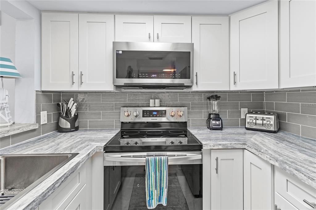 For Sale: $699,000 (2 beds, 2 baths, 1010 Square Feet)