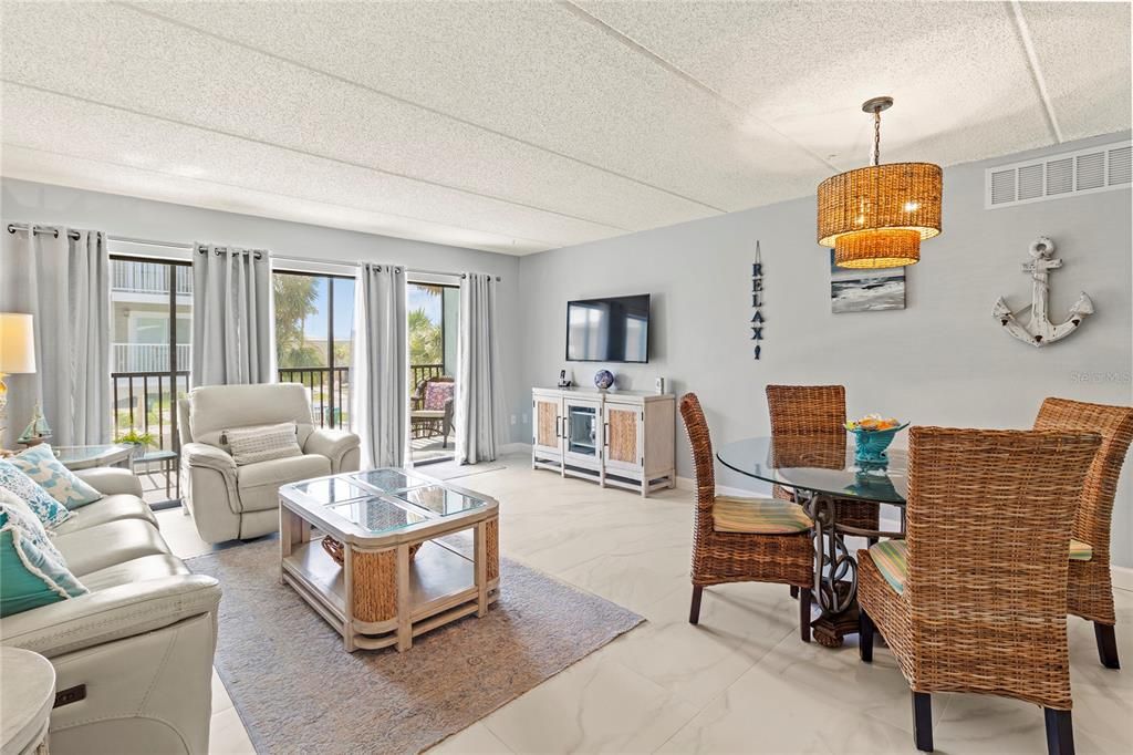 For Sale: $699,000 (2 beds, 2 baths, 1010 Square Feet)