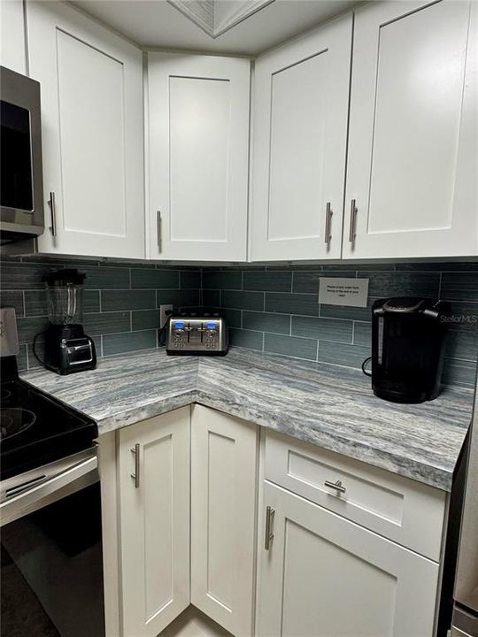 For Sale: $699,000 (2 beds, 2 baths, 1010 Square Feet)