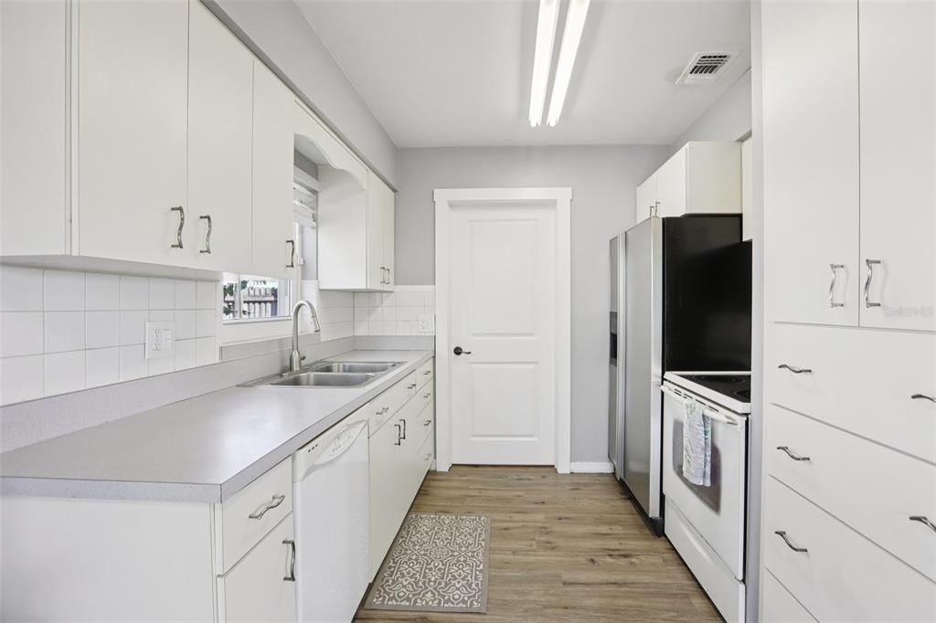 For Sale: $375,000 (3 beds, 2 baths, 1533 Square Feet)