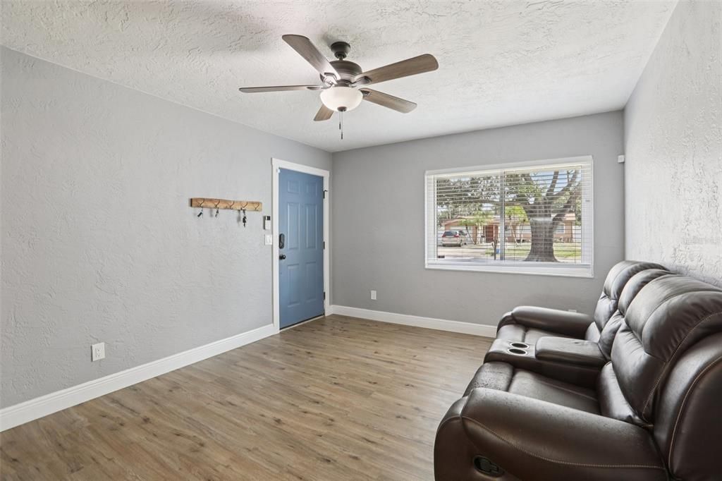 For Sale: $375,000 (3 beds, 2 baths, 1533 Square Feet)