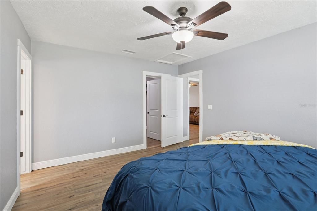 For Sale: $375,000 (3 beds, 2 baths, 1533 Square Feet)
