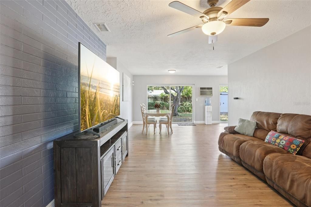 For Sale: $375,000 (3 beds, 2 baths, 1533 Square Feet)