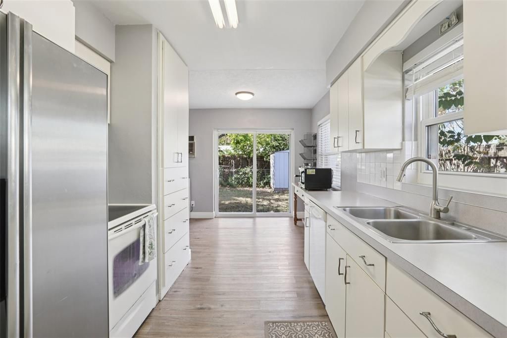 For Sale: $375,000 (3 beds, 2 baths, 1533 Square Feet)