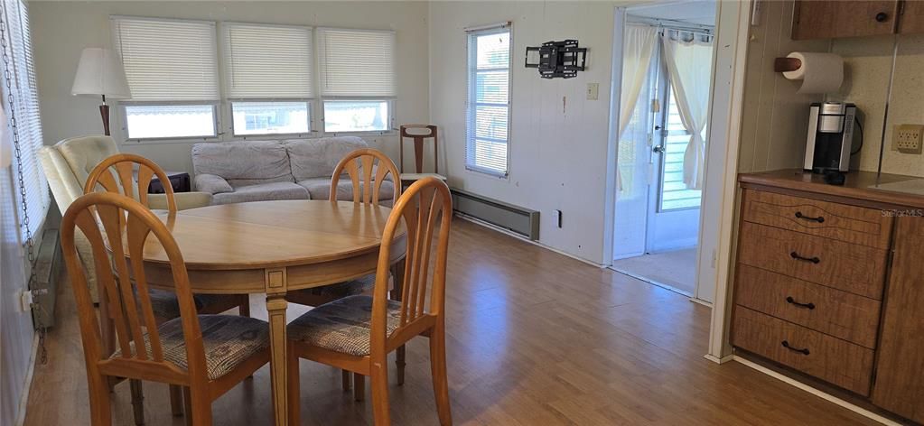 На продажу: $74,900 (2 спален, 1 ванн, 795.5 Квадратных фут)