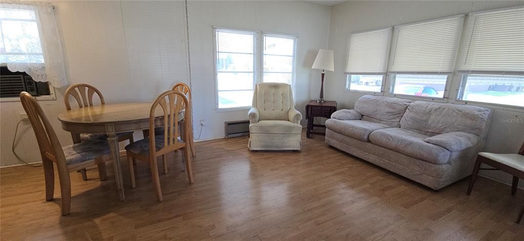 На продажу: $74,900 (2 спален, 1 ванн, 795.5 Квадратных фут)