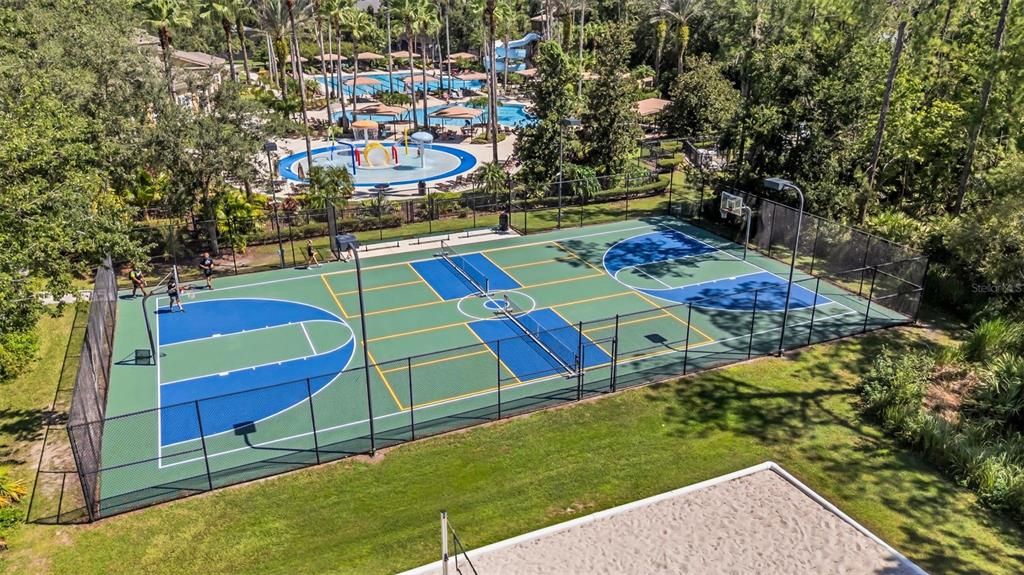 Activo con contrato: $599,999 (4 camas, 3 baños, 2727 Pies cuadrados)