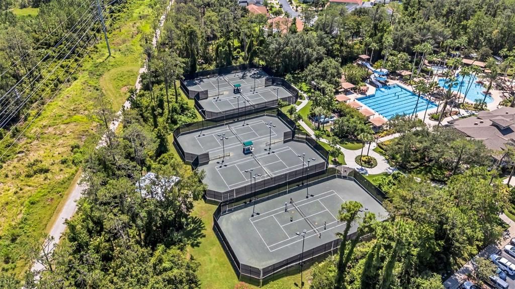 Activo con contrato: $599,999 (4 camas, 3 baños, 2727 Pies cuadrados)