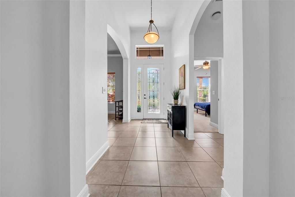 Activo con contrato: $599,999 (4 camas, 3 baños, 2727 Pies cuadrados)