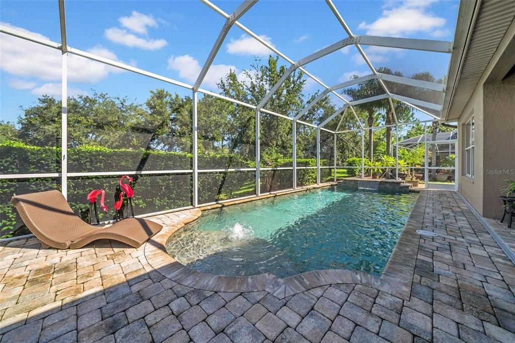 Activo con contrato: $599,999 (4 camas, 3 baños, 2727 Pies cuadrados)