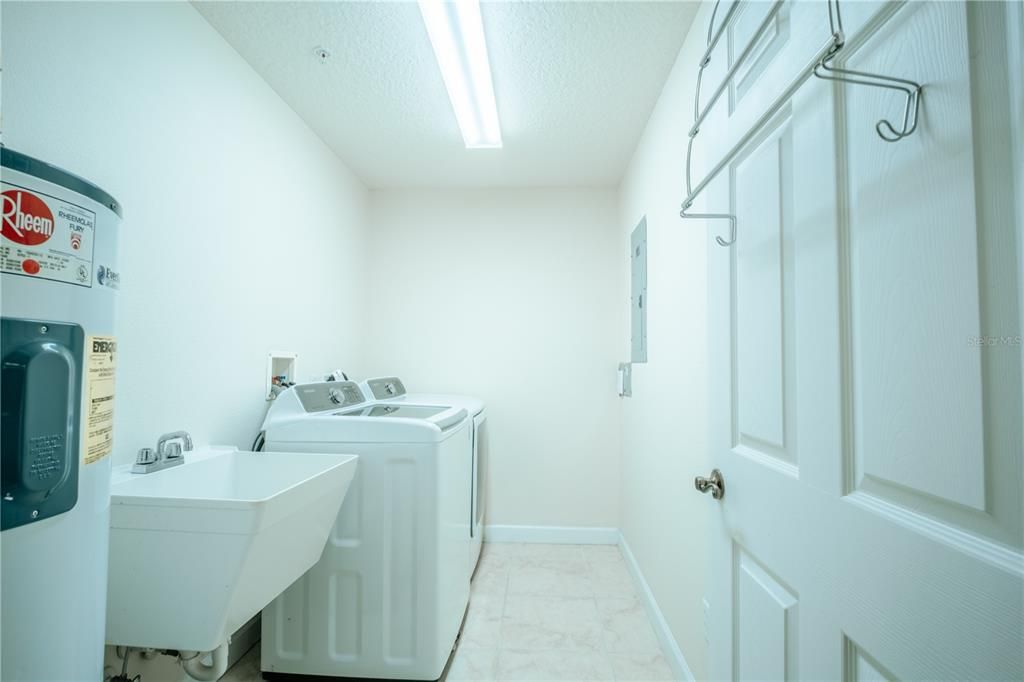 For Sale: $420,000 (3 beds, 2 baths, 2010 Square Feet)