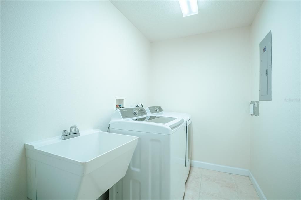 For Sale: $420,000 (3 beds, 2 baths, 2010 Square Feet)