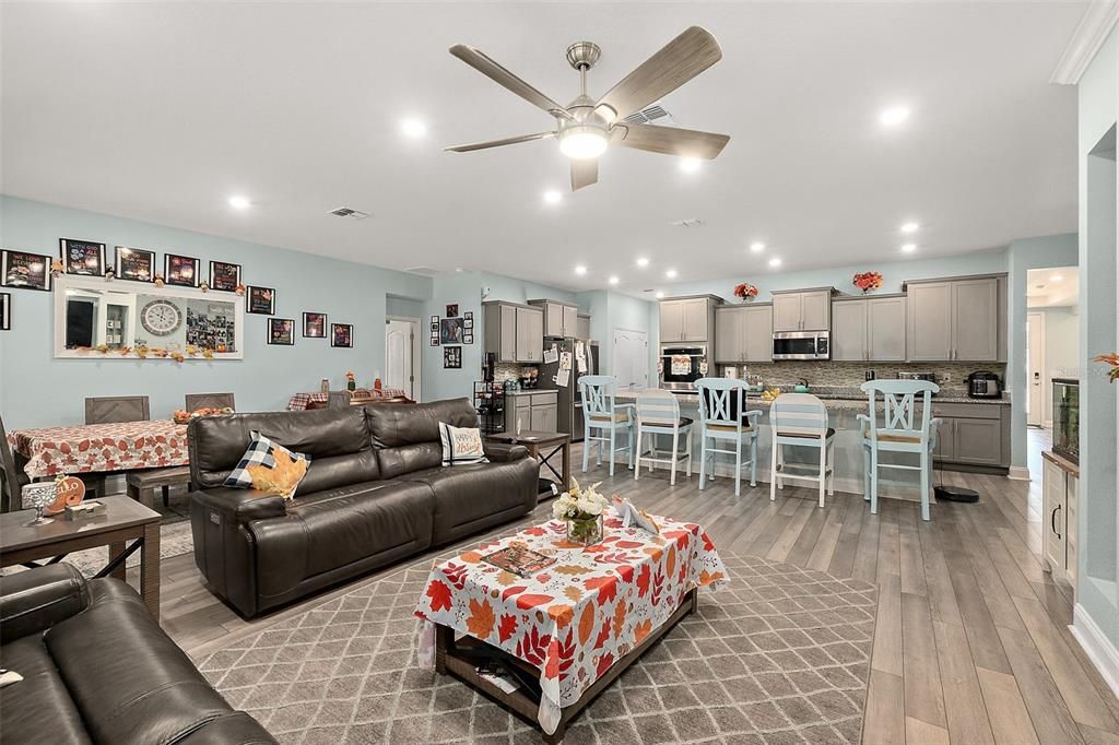 For Sale: $515,000 (4 beds, 3 baths, 3121 Square Feet)