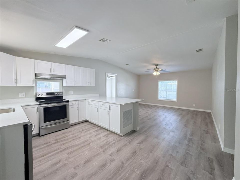 На продажу: $220,000 (3 спален, 2 ванн, 974 Квадратных фут)