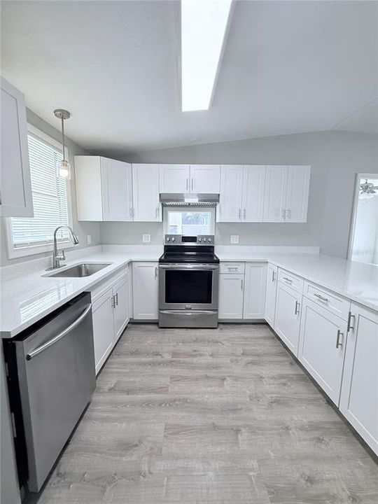 На продажу: $220,000 (3 спален, 2 ванн, 974 Квадратных фут)