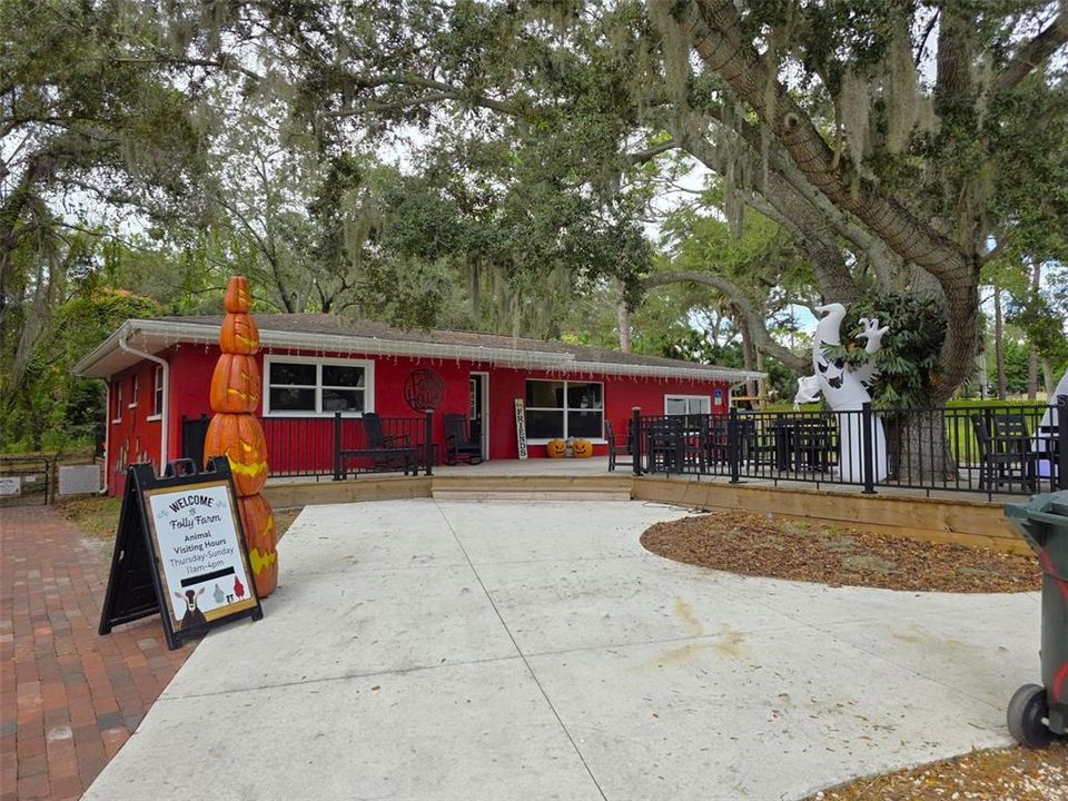 Activo con contrato: $439,000 (3 camas, 2 baños, 2049 Pies cuadrados)