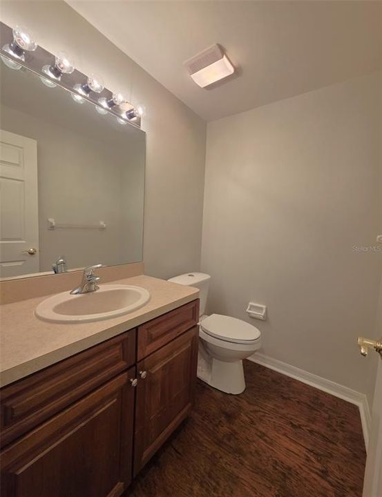 Activo con contrato: $439,000 (3 camas, 2 baños, 2049 Pies cuadrados)