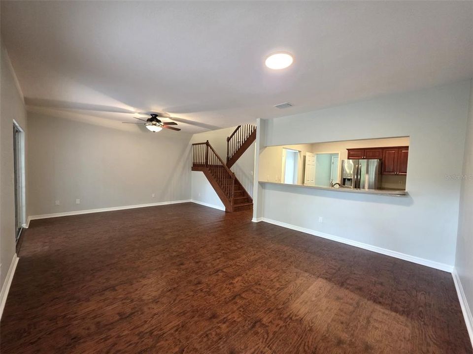 Activo con contrato: $439,000 (3 camas, 2 baños, 2049 Pies cuadrados)