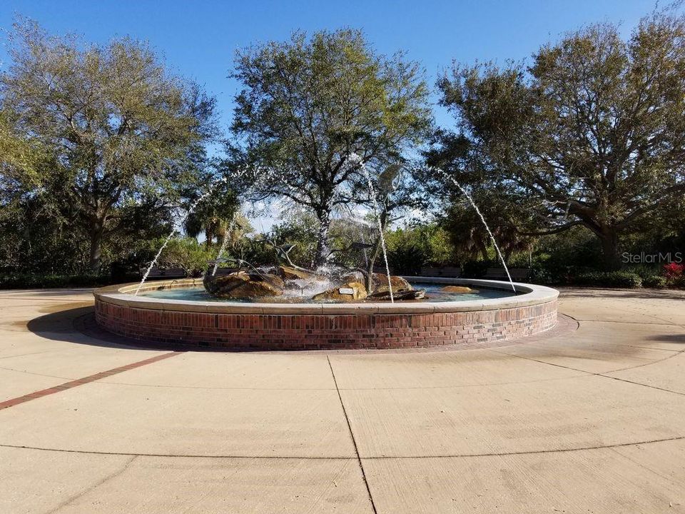 Activo con contrato: $439,000 (3 camas, 2 baños, 2049 Pies cuadrados)