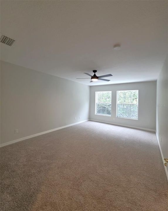 Activo con contrato: $439,000 (3 camas, 2 baños, 2049 Pies cuadrados)