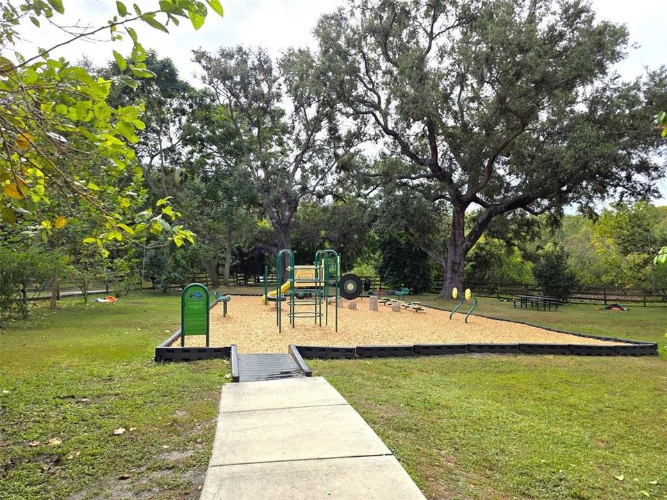 Activo con contrato: $439,000 (3 camas, 2 baños, 2049 Pies cuadrados)