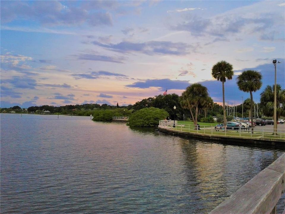 Activo con contrato: $439,000 (3 camas, 2 baños, 2049 Pies cuadrados)