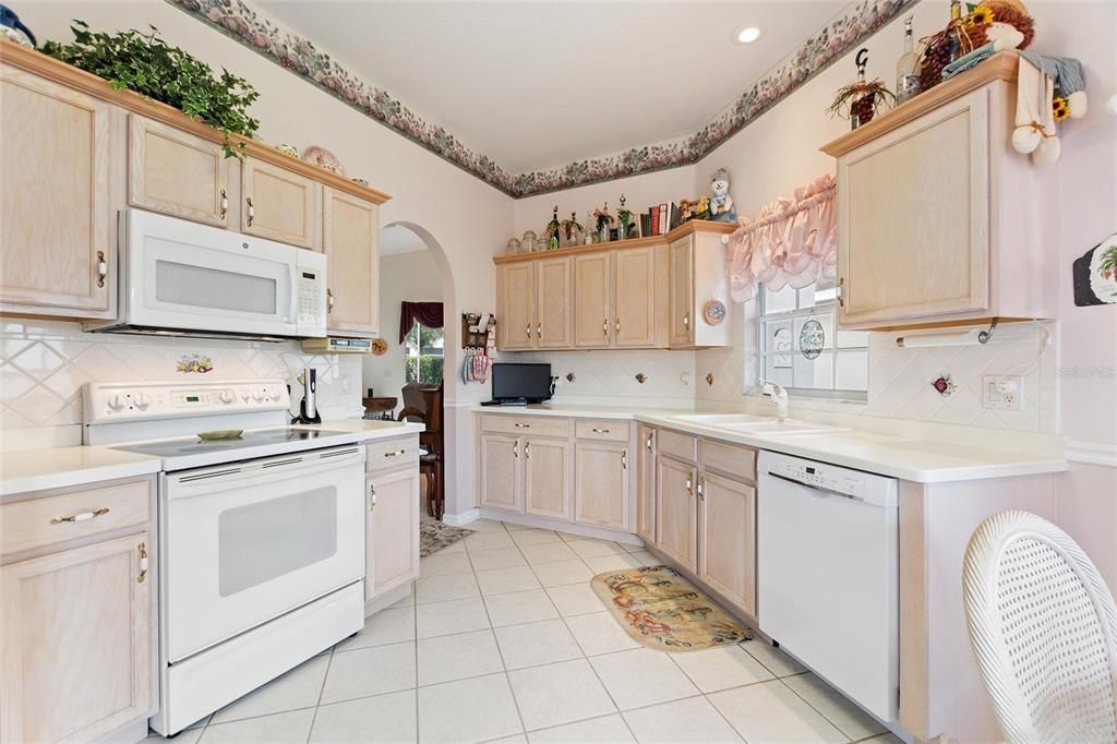 For Sale: $289,900 (2 beds, 2 baths, 1596 Square Feet)