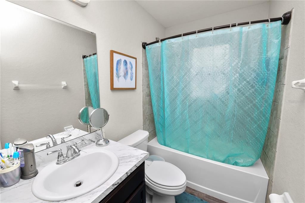 待售: $329,000 (4 贝兹, 2 浴室, 1715 平方英尺)