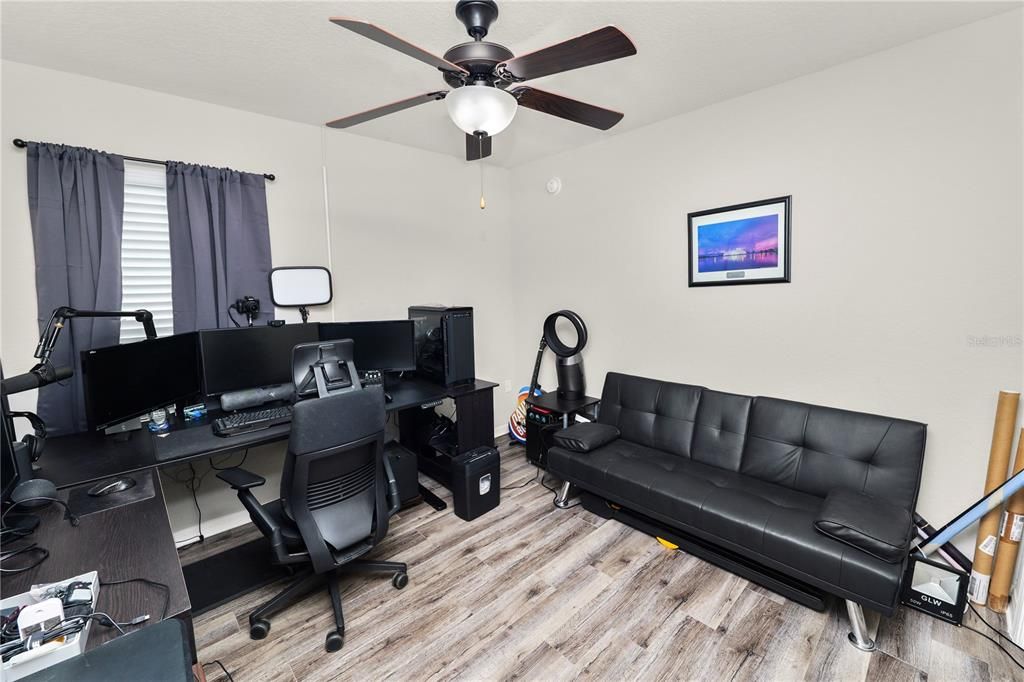 待售: $329,000 (4 贝兹, 2 浴室, 1715 平方英尺)