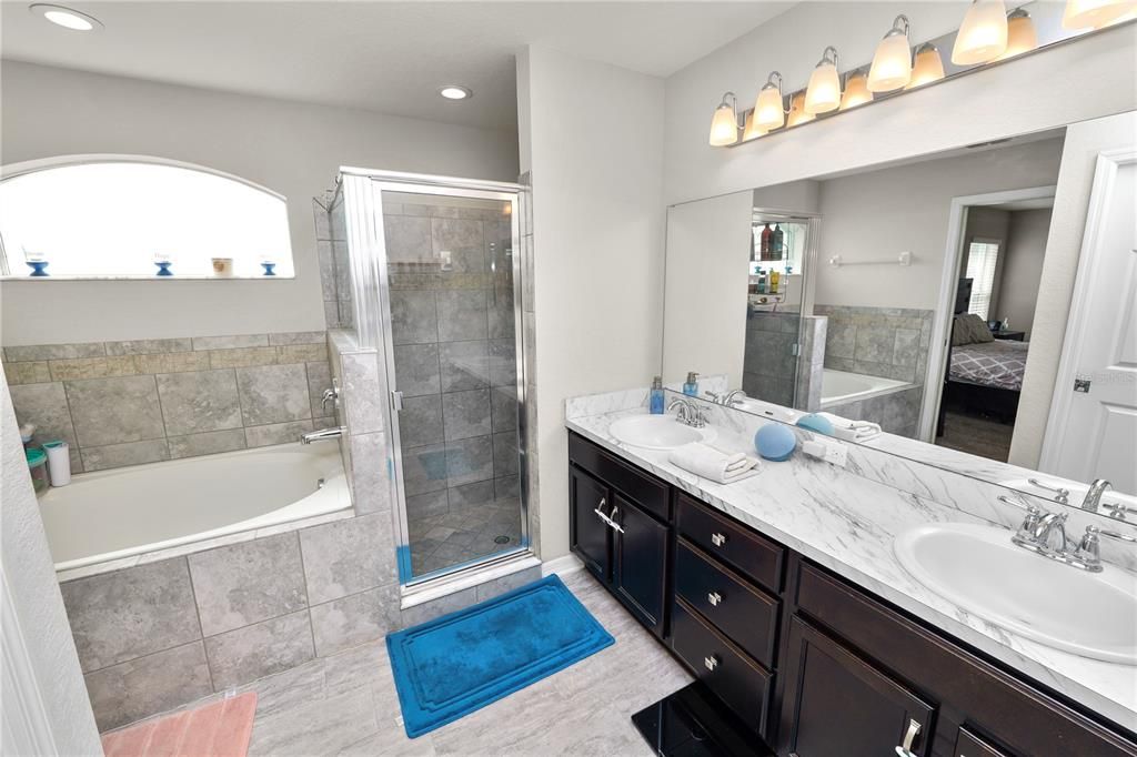 待售: $329,000 (4 贝兹, 2 浴室, 1715 平方英尺)