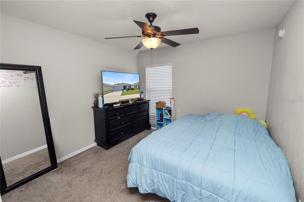 待售: $329,000 (4 贝兹, 2 浴室, 1715 平方英尺)